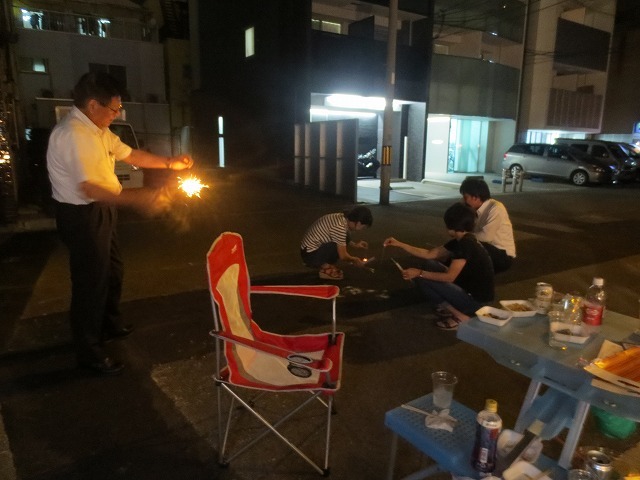 会社の前で　ＢＢＱ